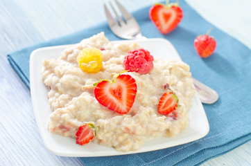 oat flakes with strawberry