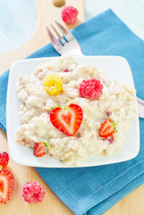 oat flakes with strawberry