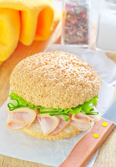 sandwich with ham and cucumber