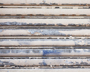 Cracked roller shutter