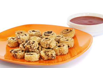 Rusks with sesame seeds, olives and sauce