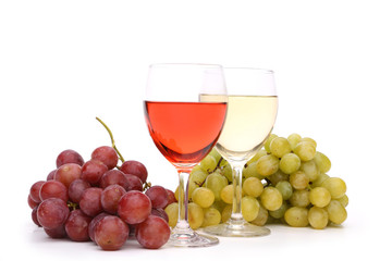 Two glass of wine and grapes