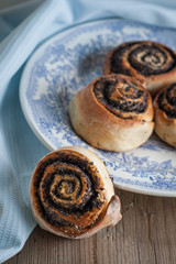 Bun with poppy seeds