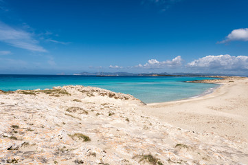 Fototapeta na wymiar Illetes plaży w Formentera wyspy Morza Śródziemnego, w Hiszpanii