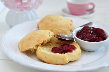 Scones mit Marmelade