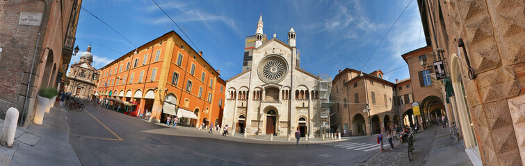 Fototapeta na wymiar Modena, Plac Katedralny na 360 stopni