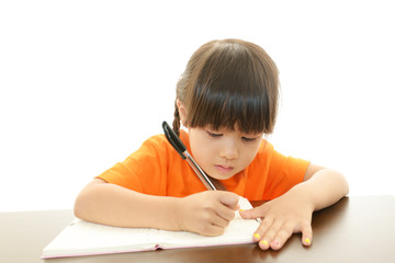 勉強をする女の子