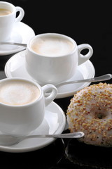 Ciambella alla nocciola e cappuccino