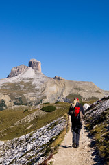 Fototapeta premium Wanderer in den Dolomiten - Alpen
