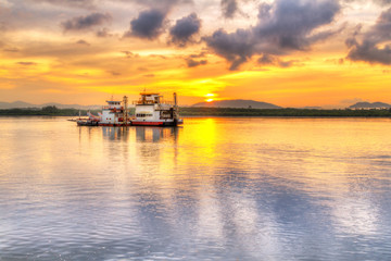 Obraz premium Sunrise at the river at Koh Kho Khao island, Thailand