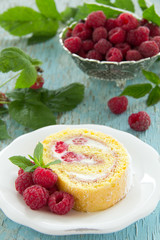Roulade with raspberries and cream.