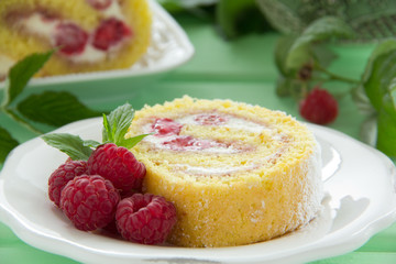Roulade with raspberries and cream.