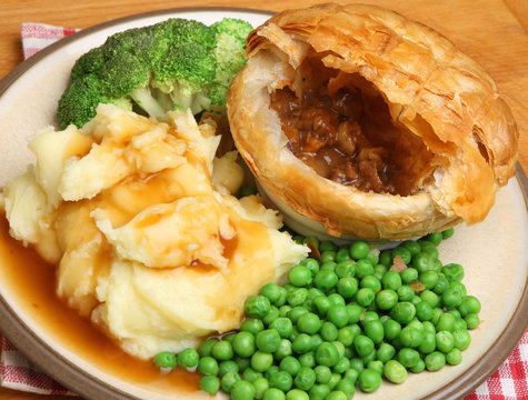 Staek & Kidney Pie with Vegetables