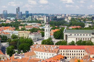 Fototapeta na wymiar Panoramiczny widok starego miasta Vilnius