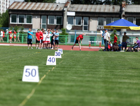 Rzut w dal kulą, lekkoatletyka.