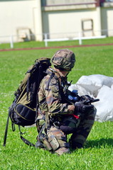 militaire -parachutiste