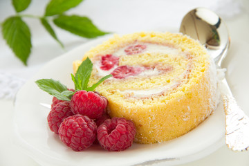 Roulade with raspberries and cream.