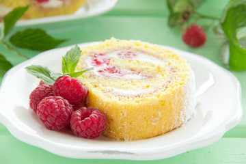 Roulade with raspberries and cream.