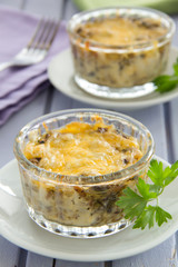 Gratin with mushrooms and cheese.