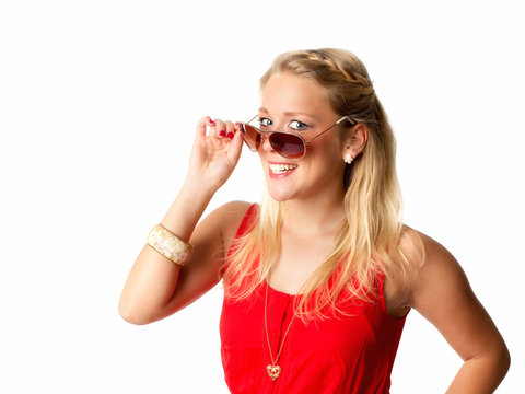Blonde Frau mit Sonnenbrille
