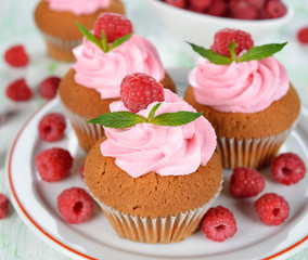 raspberry cupcakes