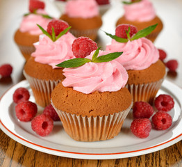 raspberry cupcakes