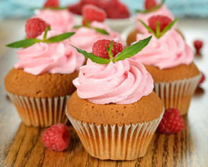 raspberry cupcakes