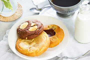 Soft cookies wth chocolate and white chocolate