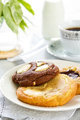 Soft cookies wth chocolate and white chocolate