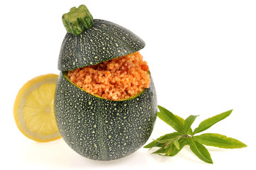 Courgette ronde farcie au taboulé, citron et verveine
