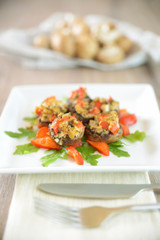 Gebackene Champignons mit Tofu und Paprika