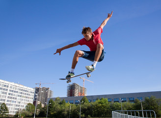 jump on skateboard © yanlev
