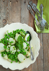 Potato salad with mint and peas