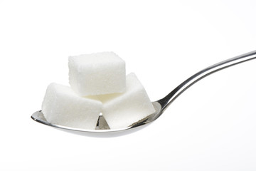 Terroncillos de azúcar en una cuchara