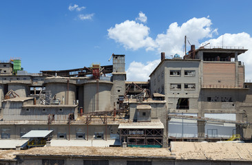 Obraz premium Exterior of an old industrial building