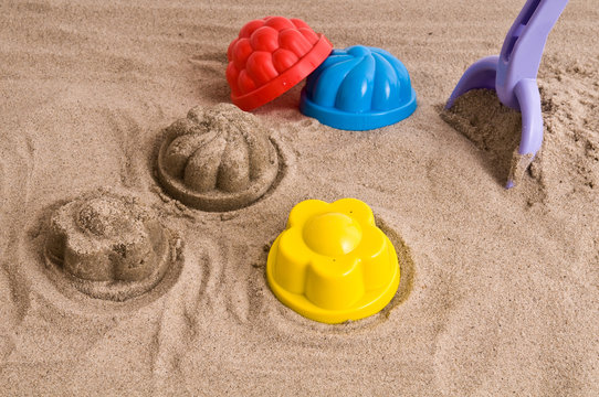 Sandförmchen Bilder – Durchsuchen 1,398 Archivfotos, Vektorgrafiken und  Videos | Adobe Stock