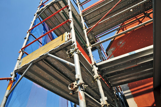 Cantiere edile, impalcature e ponteggi