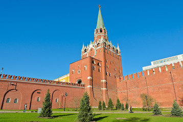 Fototapeta na wymiar Troitskaya Wieża lub Trinity Tower z Moskiewskim Kremlu, Rosja
