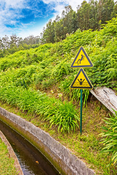 Attention sign at the water supply, Madeira