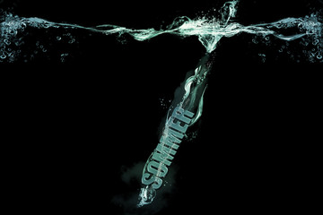 Text "Sommer" taucht ins Wasser ein