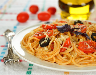 Spaghetti with tomato sauce