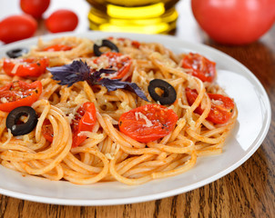 Spaghetti with tomato sauce