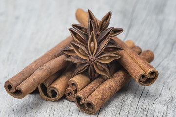 Canela en rama y anís estrellado