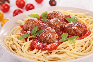 spaghetti, meatballs and tomato sauce