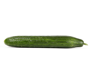 Salatgurke auf weiß isoliert