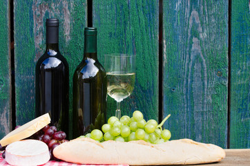 picknick mit rot und weißwein