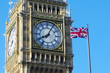 Fototapeta na wymiar Big Ben I Flaga Zjednoczonego Królestwa, Londyn