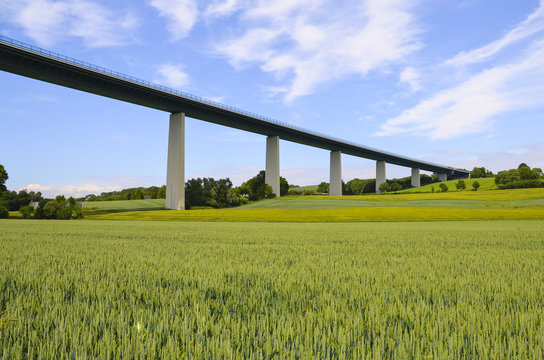Die gro&szlig;e Br&uuml;cke im Ruhrtal