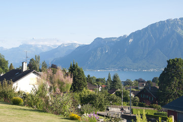 Fototapeta na wymiar Houses with a view of Lake Geneva