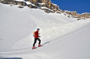 Fototapeta na wymiar Ski Tour następna lawina